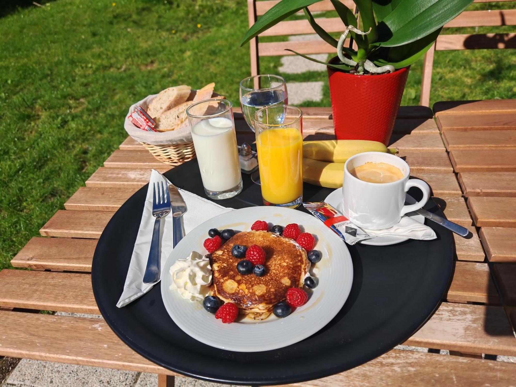 Le Jardin Cafe Bed & Breakfast Bordeaux Exterior photo